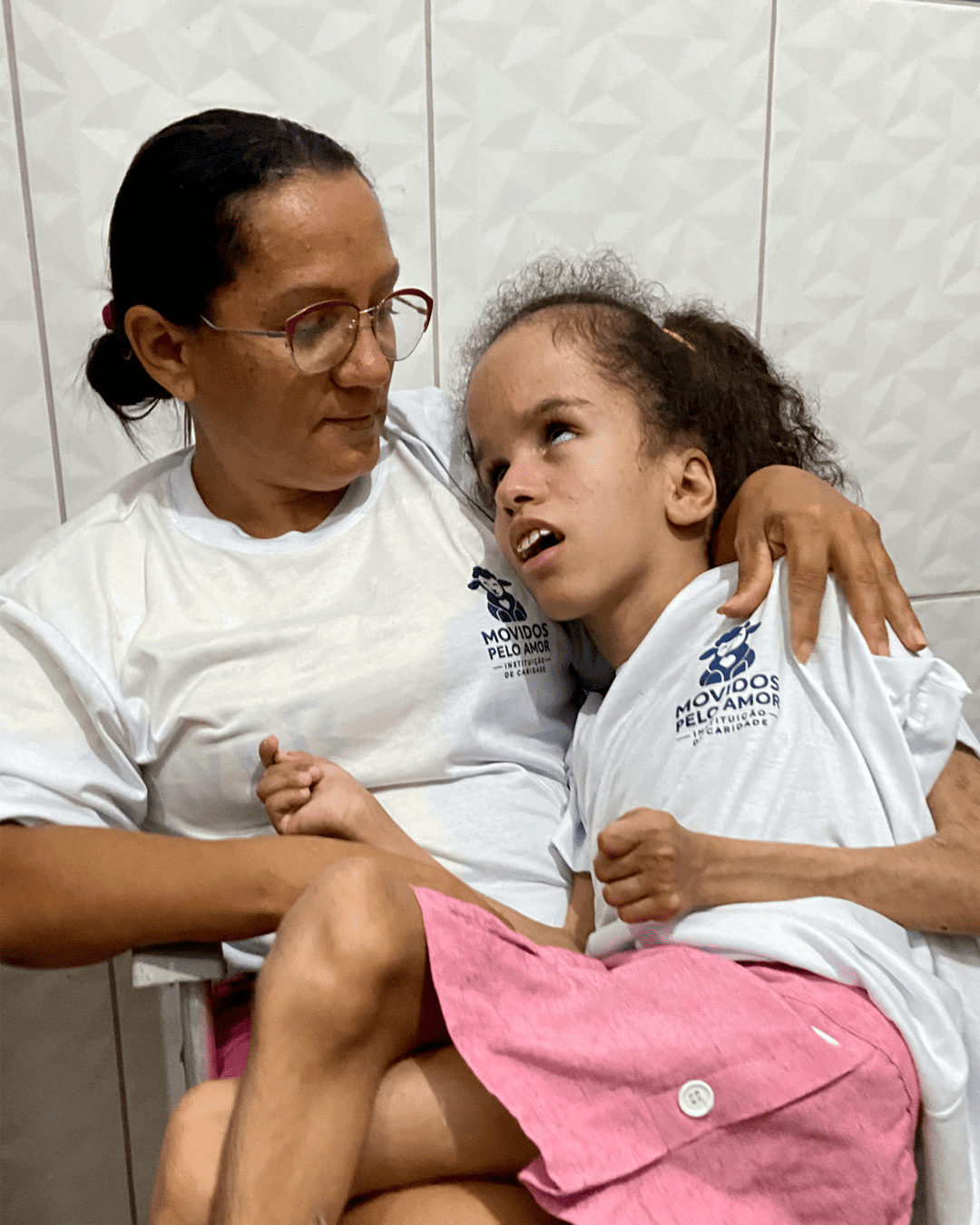 SEM A SUA AJUDA, ELA PODE PERDER A CASA E O TRATAMENTO